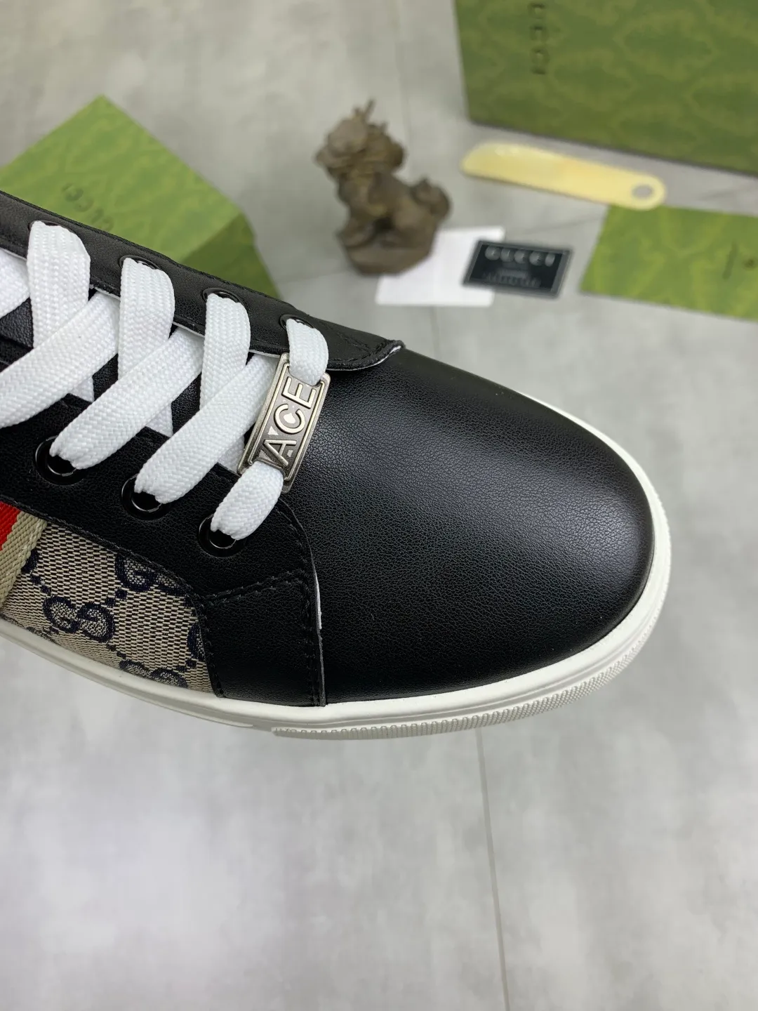 Men's Men's Shoes P420 💰[New Style] 🆘 The latest model from Gucci's official website🎁Classic casual and fashionable men's shoes👟Hot style💥Simple and elegant style, exclusive for trendy men. Unique latest brand elements from the official website👑Gucci original decoration, fashionable and generous, made of original soft calfskin fabric➕Comfortable soft sheepskin lining ✅The official website specifies wear-resistant rubber outsole_full of elasticity, classic model taken in real life🎬Color: 2️⃣colors available😍Number: 38-44